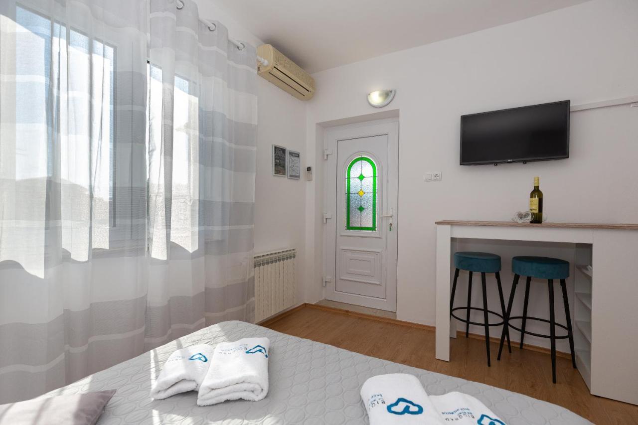Apartments Tolic Biograd Na Moru Bagian luar foto