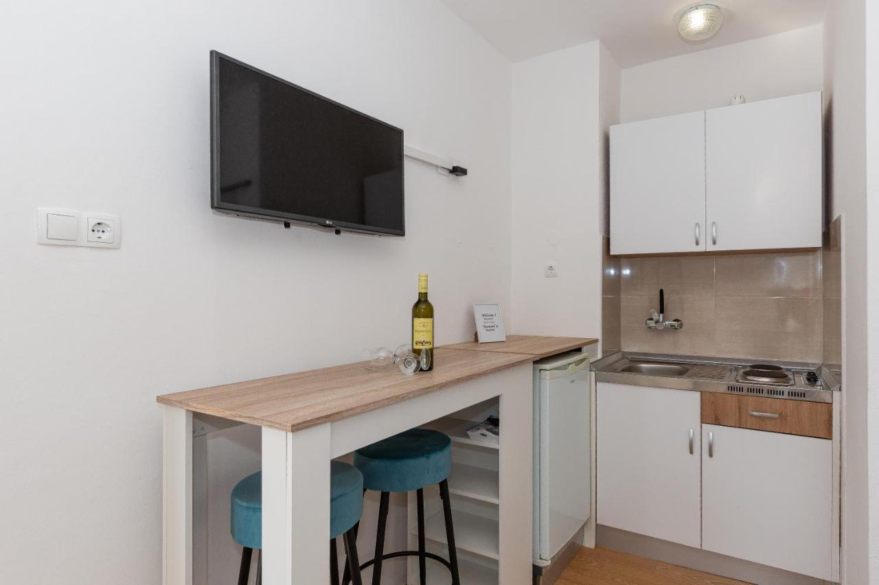Apartments Tolic Biograd Na Moru Bagian luar foto