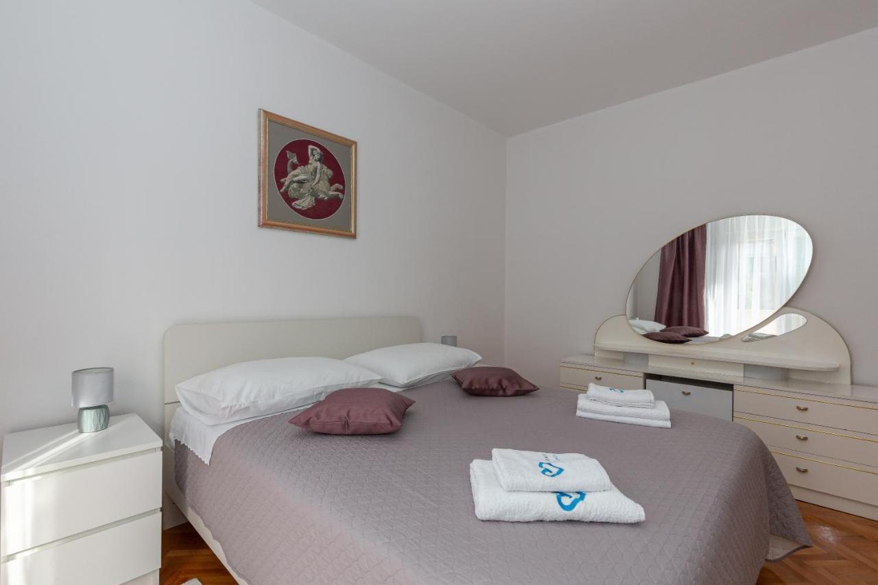 Apartments Tolic Biograd Na Moru Bagian luar foto
