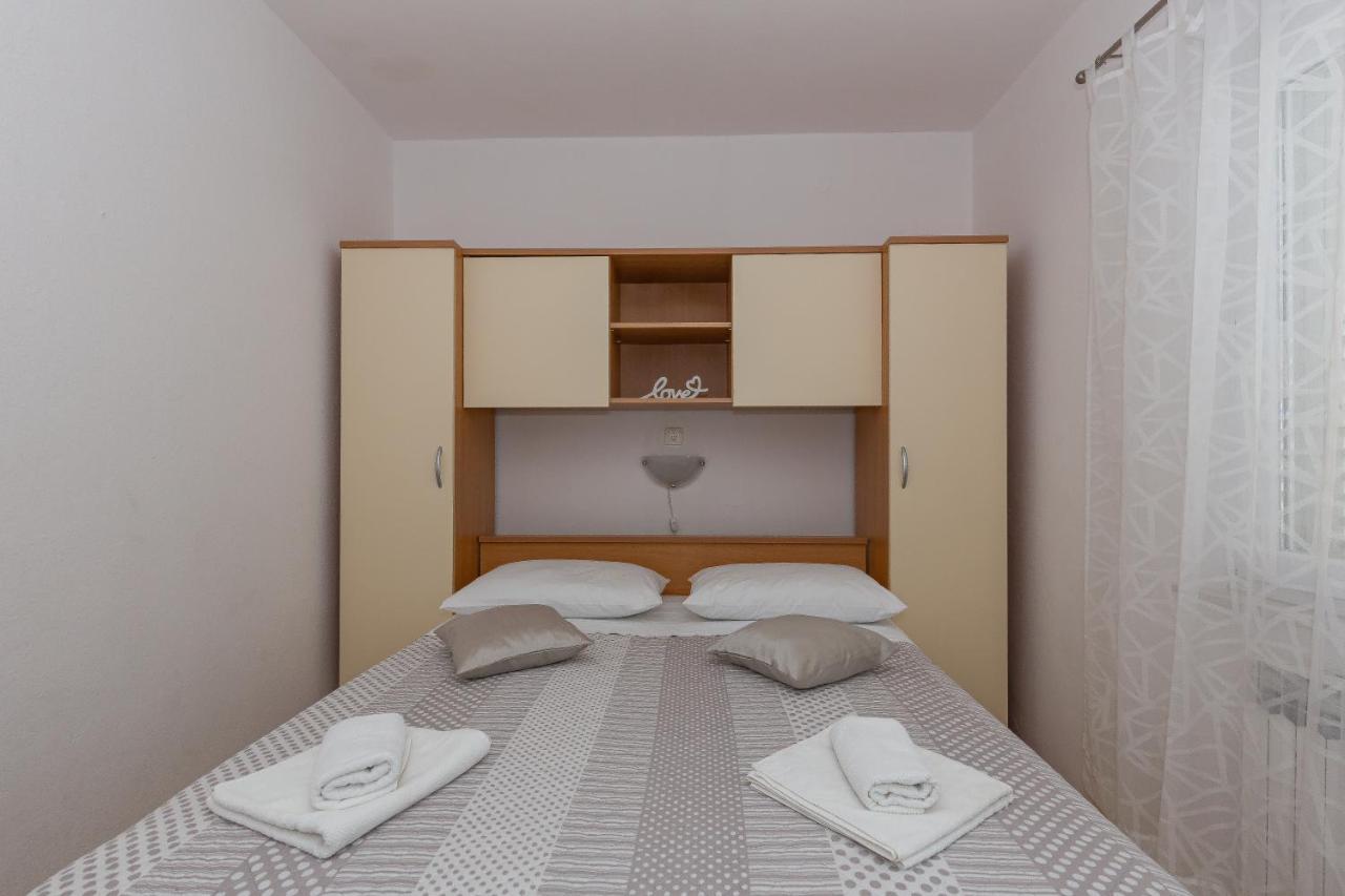 Apartments Tolic Biograd Na Moru Bagian luar foto