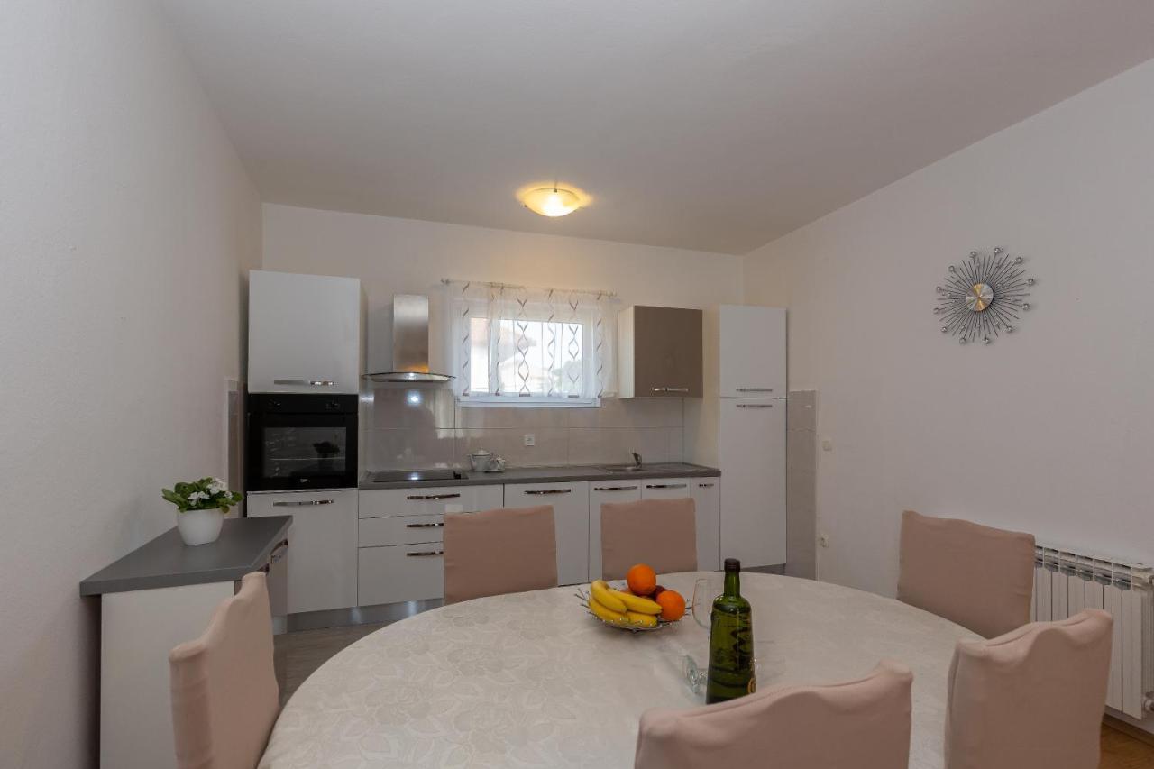 Apartments Tolic Biograd Na Moru Bagian luar foto