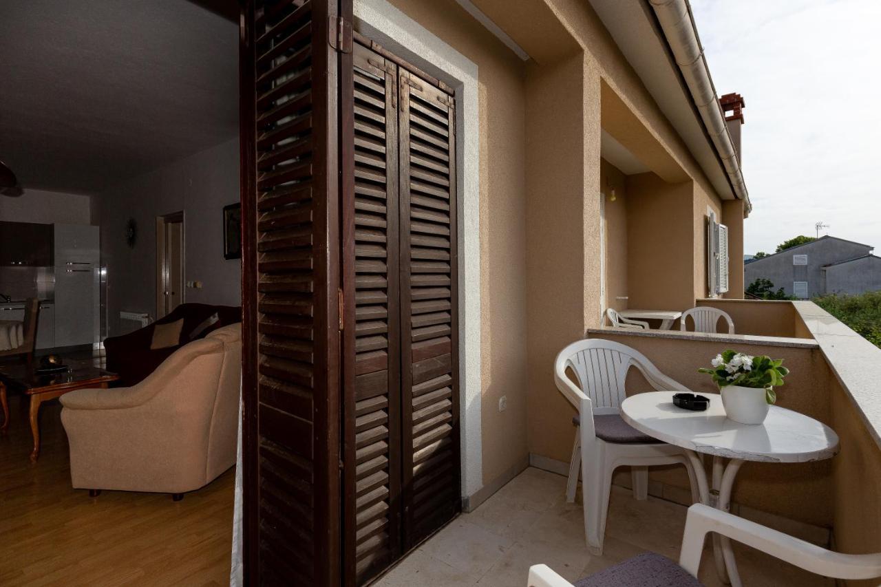 Apartments Tolic Biograd Na Moru Bagian luar foto