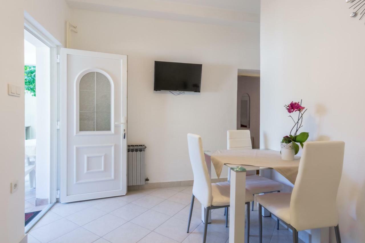 Apartments Tolic Biograd Na Moru Bagian luar foto
