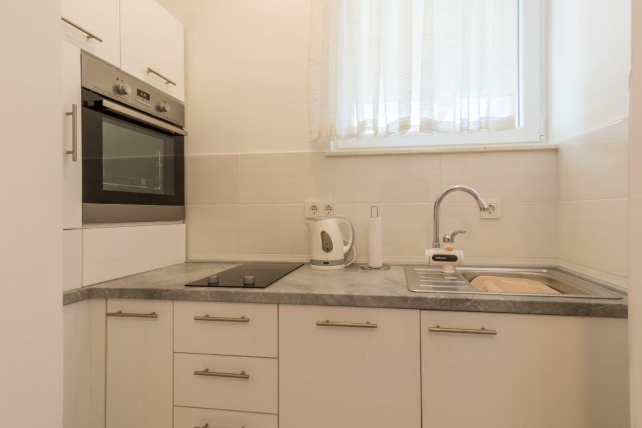 Apartments Tolic Biograd Na Moru Bagian luar foto