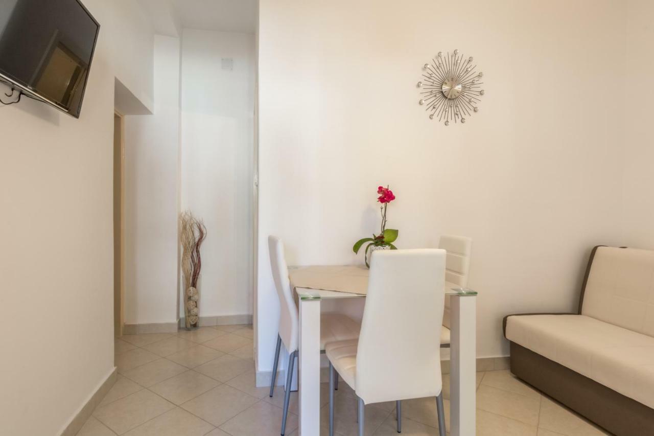 Apartments Tolic Biograd Na Moru Bagian luar foto