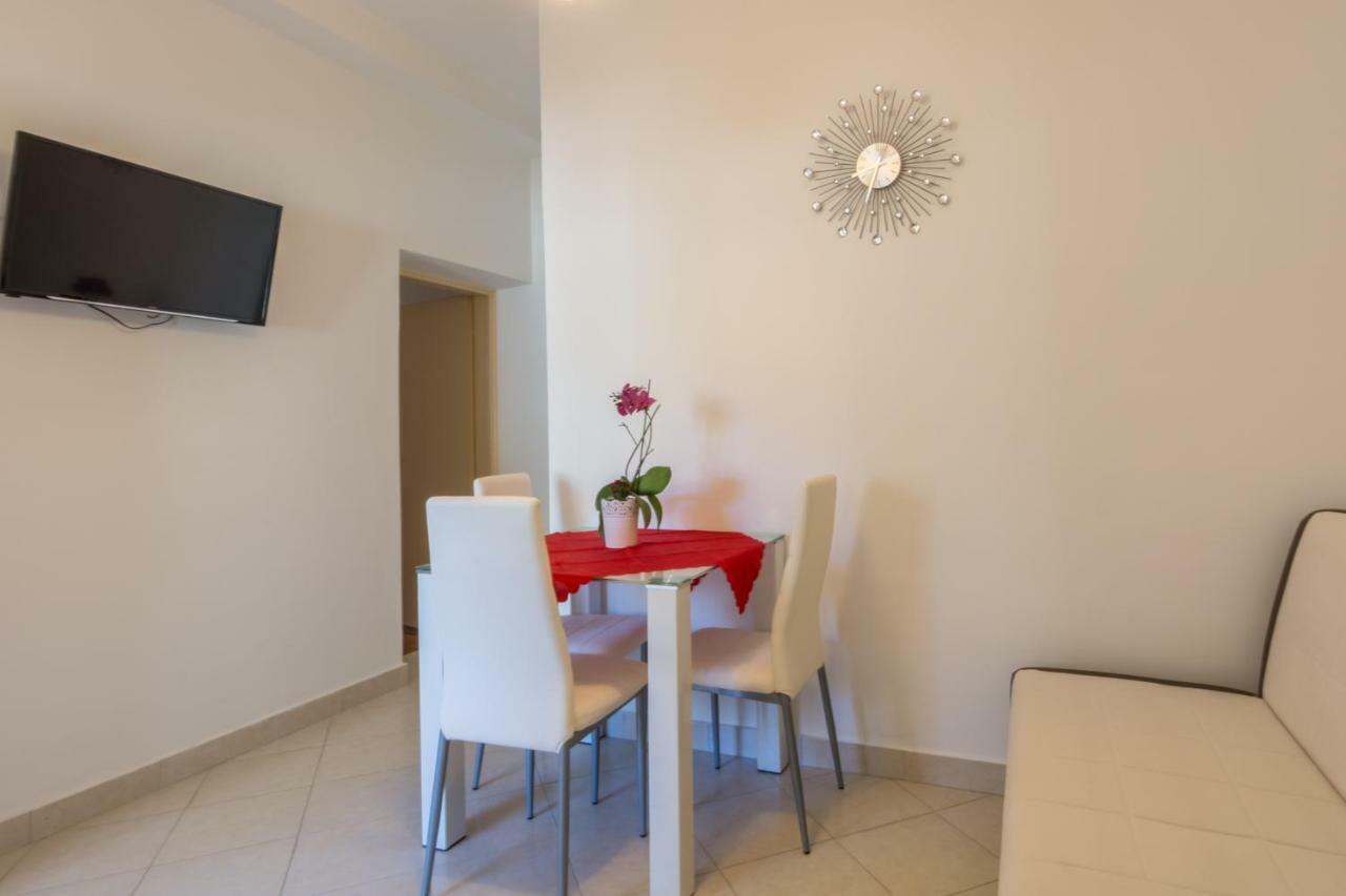 Apartments Tolic Biograd Na Moru Bagian luar foto